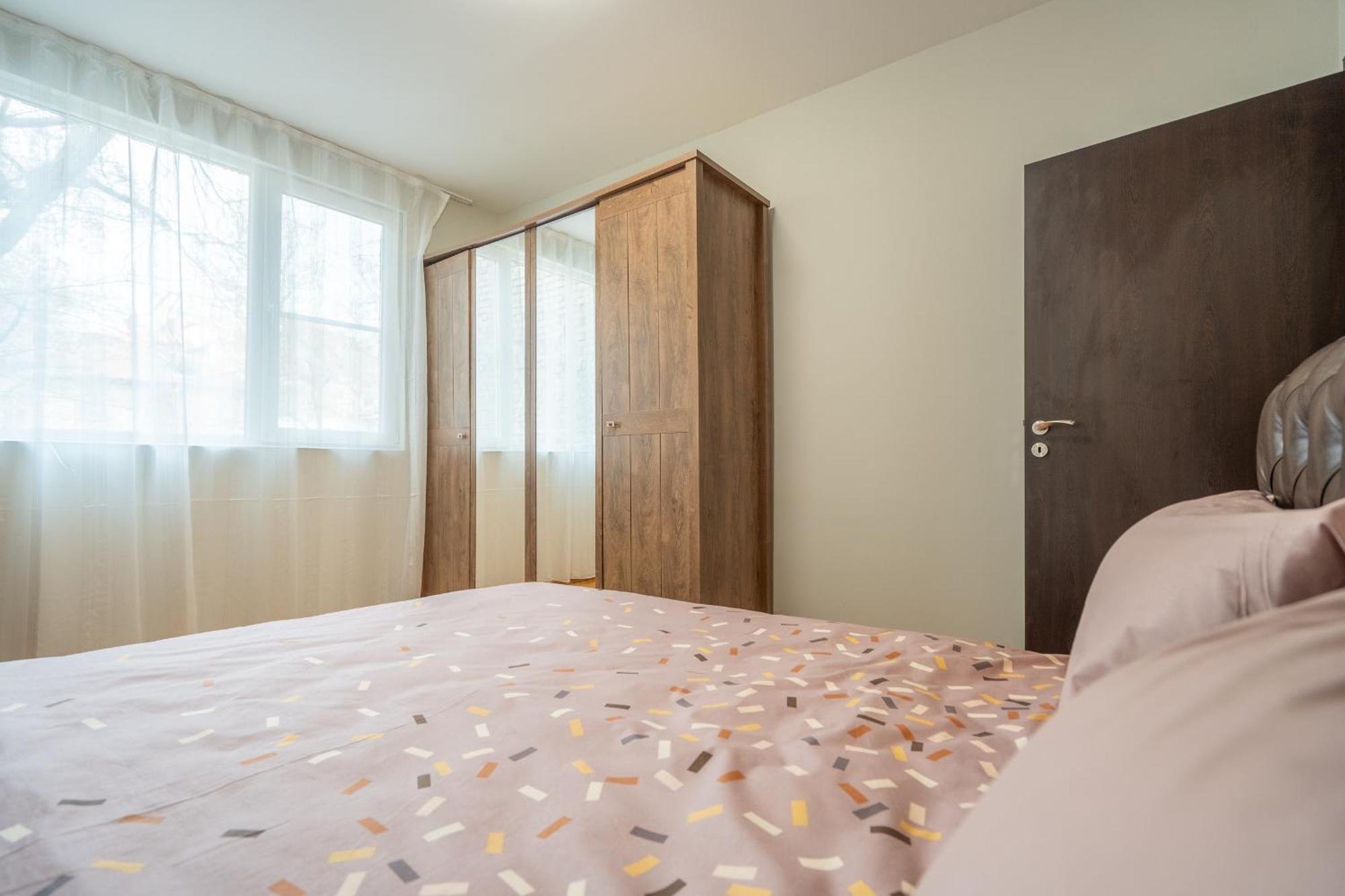 Pirotska 2-Bedroom 100M2 Apartment In Sofia Center Esterno foto
